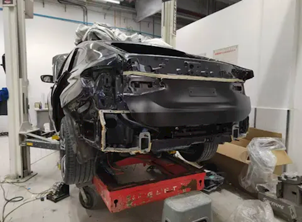 買了兩年的寶馬6系被追尾 車主向肇事者索賠5萬元貶值損失